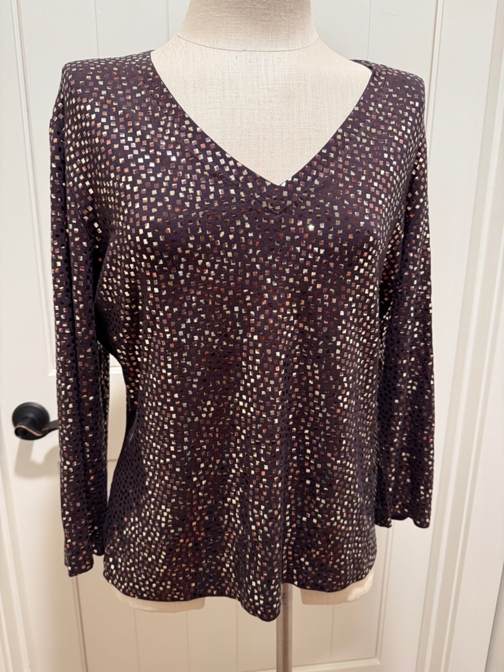 ST. JOHN NWT Mahogany Brown Sequin V-Neck Top Cube Art Geometric Luxe Blouse